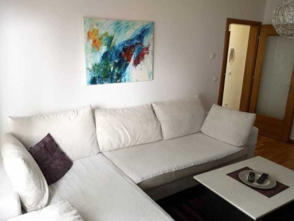 Дава се под наем Двустаен апартамент в Пловдив, Център - 60 кв.м за 255 € - Снимка #1