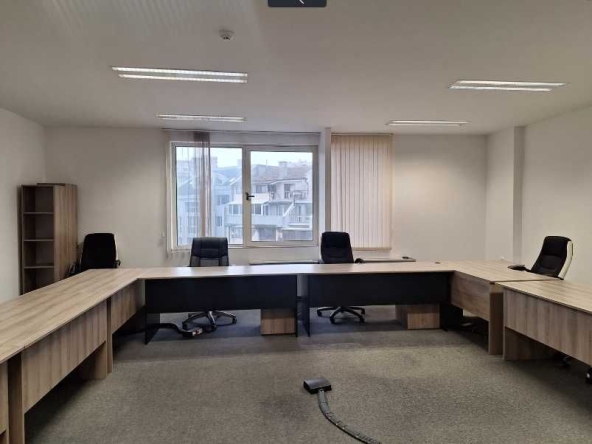 Дава се под наем Офис в Варна, ЖП Гара - 100 кв.м за 800 € - Снимка #1