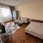 Дава се под наем Двустаен апартамент в Бургас, Славейков - 45 кв.м за 306 € - Снимка #1