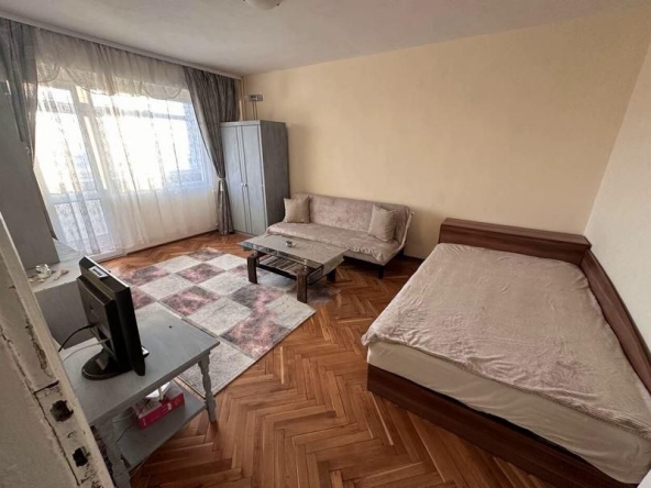 Дава се под наем Двустаен апартамент в Бургас, Славейков - 45 кв.м за 306 € - Снимка #1