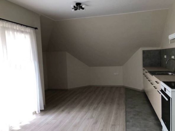 Дава се под наем Тристаен апартамент в София, Левски - 110 кв.м за 598.23 € - Снимка #1