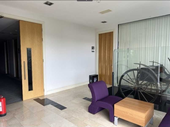 Дава се под наем Офис в Варна, Младост 1 - 50 кв.м за 398.82 € - Снимка #1