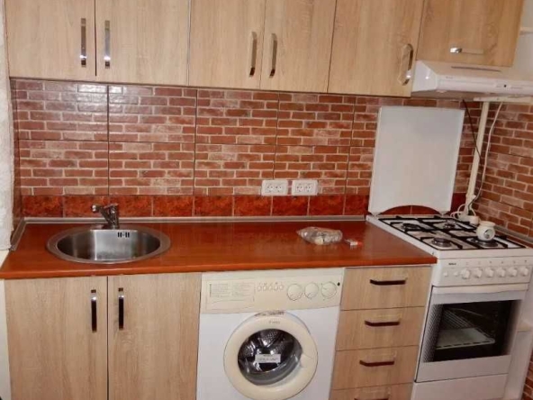 Дава се под наем Тристаен апартамент в Пловдив, Гагарин - 88 кв.м за 270.3 € - Снимка #1