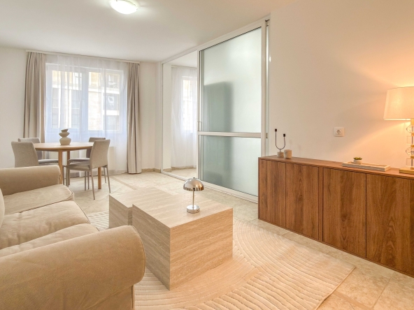 Дава се под наем Двустаен апартамент в София, Гоце Делчев - 70 кв.м за 747.66 € - Снимка #1