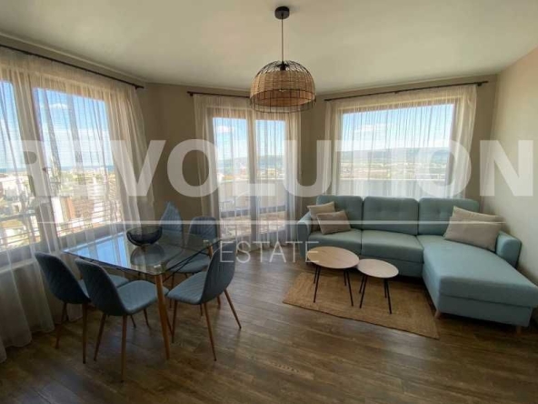 Дава се под наем Тристаен апартамент в Варна, Център - 105 кв.м за 847.62 € - Снимка #1