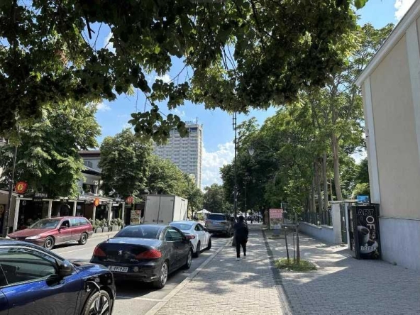 Дава се под наем Офис в Варна, Център - 42 кв.м за 1275 € - Снимка #1