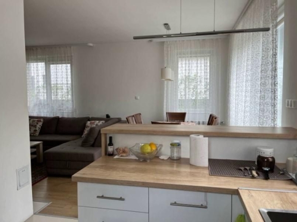 Дава се под наем Къща в Костинброд - 150 кв.м за 1350 € - Снимка #1