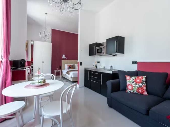 Дава се под наем Едностаен апартамент в Пловдив, Център - 45 кв.м за 280.5 € - Снимка #1