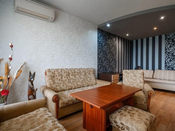 Дава се под наем Тристаен апартамент в Пловдив, Христо Смирненски - 65 кв.м за 459 € - Снимка #1