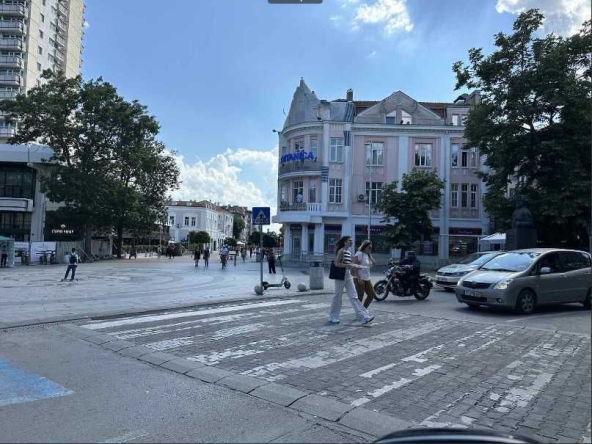 Дава се под наем Офис в Варна, Център - 125 кв.м за 2805 € - Снимка #1