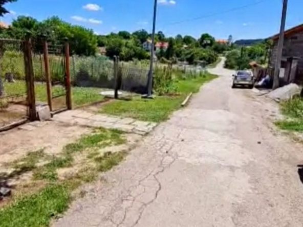 Парцел в Брезник - 695 кв.м за 32 €/кв.м - Снимка #1