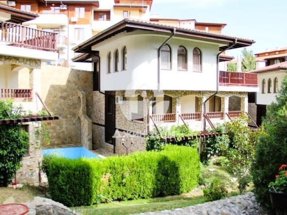 Къща в Свети Влас - 250 кв.м за 1100 €/кв.м - Снимка #1