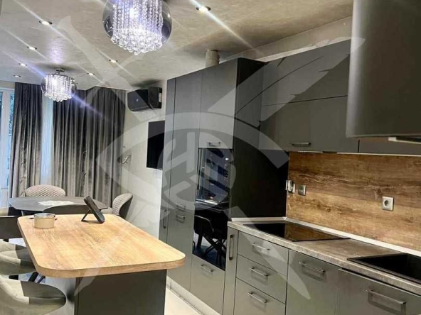 Дава се под наем Тристаен апартамент в София, Младост 1 - 110 кв.м за 1200 € - Снимка #1