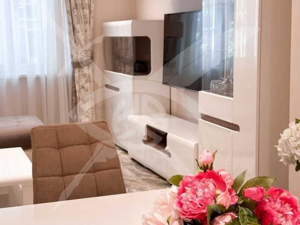 Дава се под наем Двустаен апартамент в София, Лозенец - 89 кв.м за 1200 € - Снимка #1