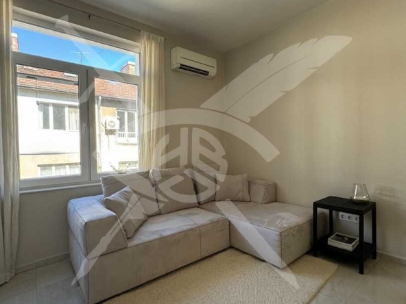 Дава се под наем Двустаен апартамент в София, Център - 55 кв.м за 847.62 € - Снимка #1