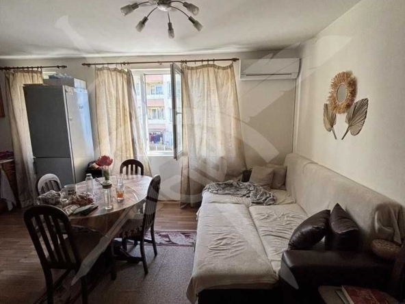 Дава се под наем Тристаен апартамент в София, Витоша - 80 кв.м за 750 € - Снимка #1