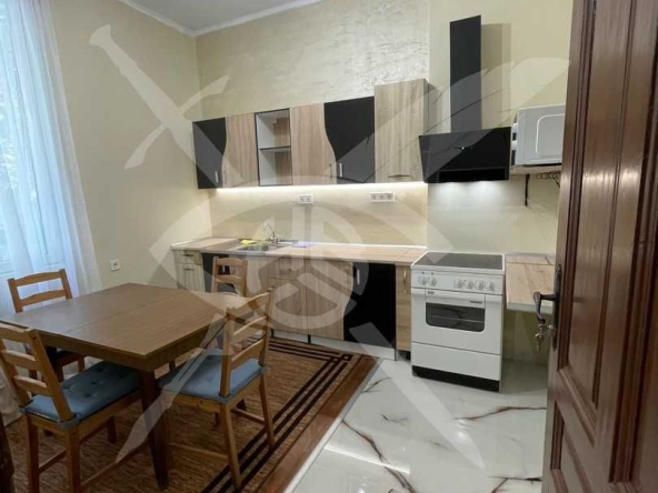 Дава се под наем Тристаен апартамент в София, Зона Б-18 - 90 кв.м за 700 € - Снимка #1