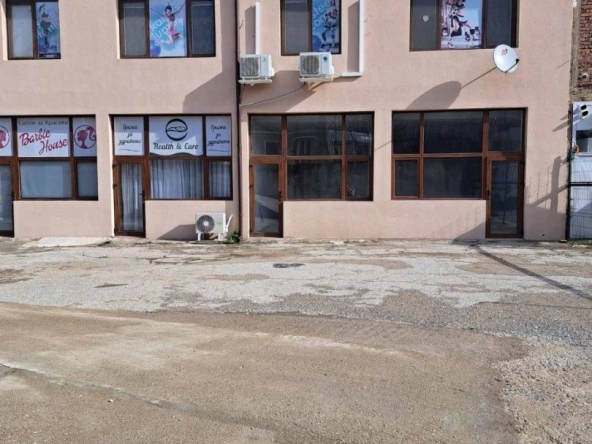 Дава се под наем Магазин в Дупница - 63 кв.м за 357 € - Снимка #1