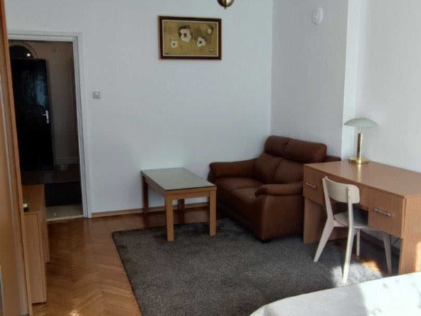 Дава се под наем Двустаен апартамент в София, Център - 65 кв.м за 648.21 € - Снимка #1