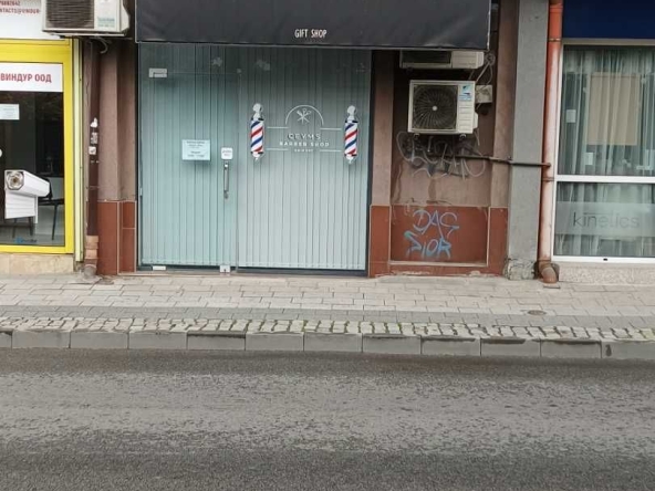 Дава се под наем Магазин в Пловдив, Централна гара - 15 кв.м за 275.4 € - Снимка #1