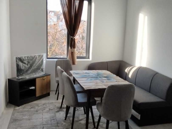 Дава се под наем Тристаен апартамент в Варна, Погреби - 80 кв.м за 561 € - Снимка #1