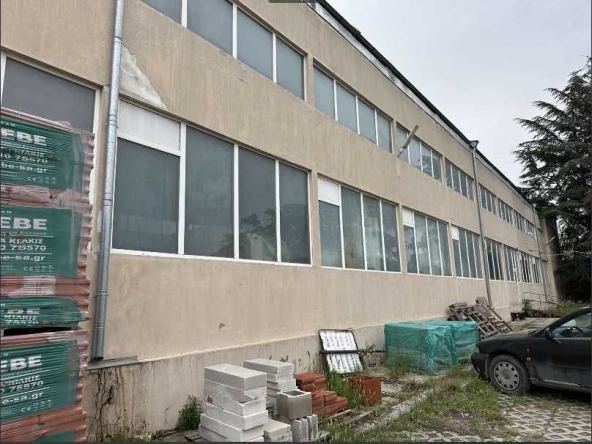 Дава се под наем Склад в Варна, Западна промишлена зона - 1950 кв.м за 5850 € - Снимка #1