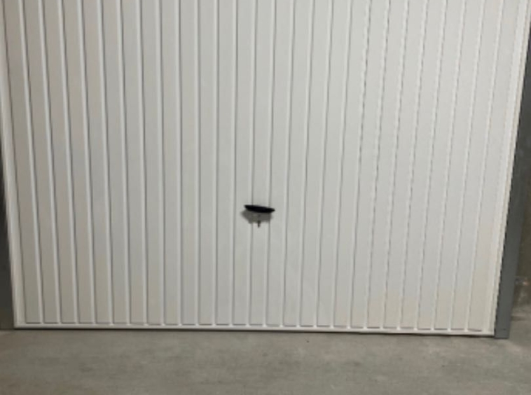 Дава се под наем Гараж / Паркомясто в София, Лозенец - 20 кв.м за 150.45 € - Снимка #1