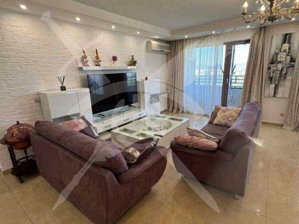 Дава се под наем Тристаен апартамент в София, Студентски град - 146 кв.м за 1196.97 € - Снимка #1