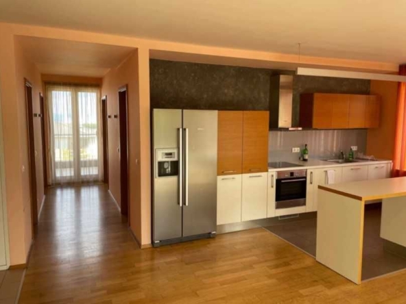 Дава се под наем Четиристаен апартамент в София, Малинова долина - 150 кв.м за 1894.14 € - Снимка #1