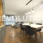 Дава се под наем Тристаен апартамент в Варна, Център - 90 кв.м за 797.64 € - Снимка #1