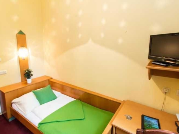 Дава се под наем  в Пловдив, Център - 20 кв.м за 102 € - Снимка #1