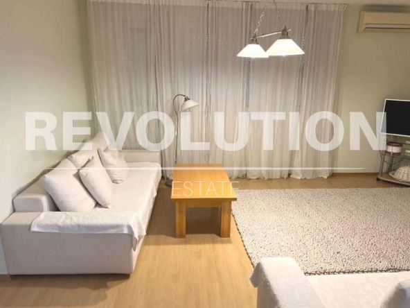 Дава се под наем Тристаен апартамент в Варна, Бриз - 101 кв.м за 867.51 € - Снимка #1
