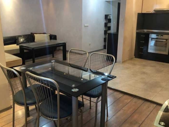 Дава се под наем Тристаен апартамент в Бургас, Център - 85 кв.м за 300 € - Снимка #1