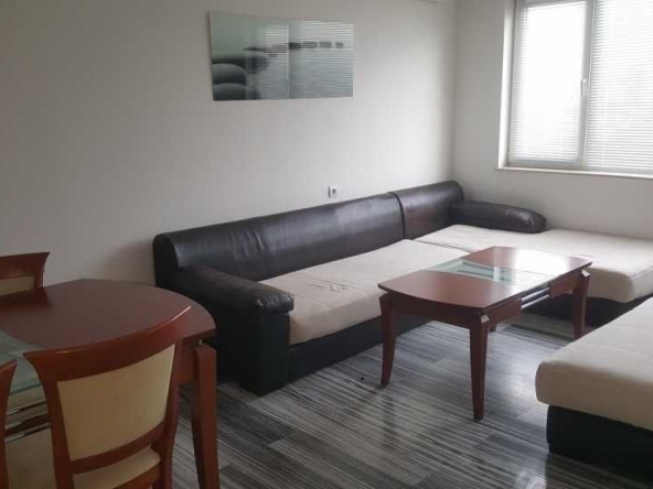 Дава се под наем Тристаен апартамент в Пловдив, Остромила - 90 кв.м за 316.2 € - Снимка #1