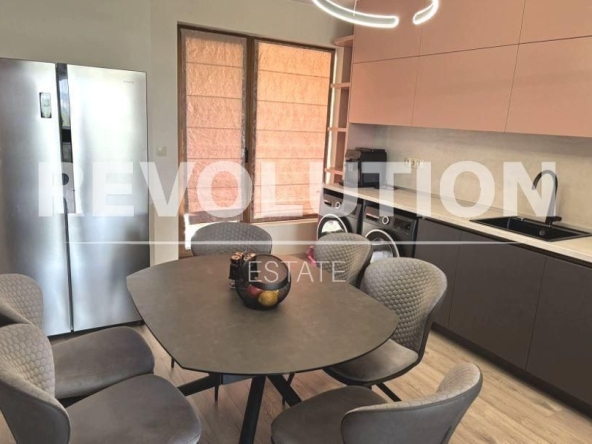 Дава се под наем Тристаен апартамент в Варна, Аспарухово - 100 кв.м за 1075 € - Снимка #1