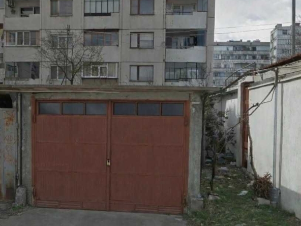 Гараж / Паркомясто в Шумен, Басейна - 22 кв.м за 556 €/кв.м - Снимка #1