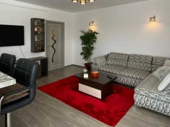 Дава се под наем Тристаен апартамент в Пловдив, Център - 90 кв.м за 331.5 € - Снимка #1
