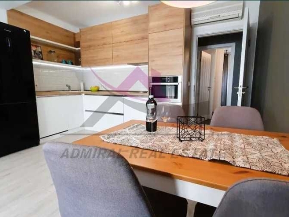 Дава се под наем Тристаен апартамент в Варна, Лятно кино Тракия - 84 кв.м за 800 € - Снимка #1