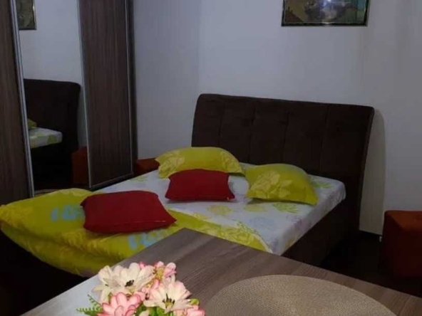 Дава се под наем Двустаен апартамент в Бургас, Зорница - 65 кв.м за 290.7 € - Снимка #1