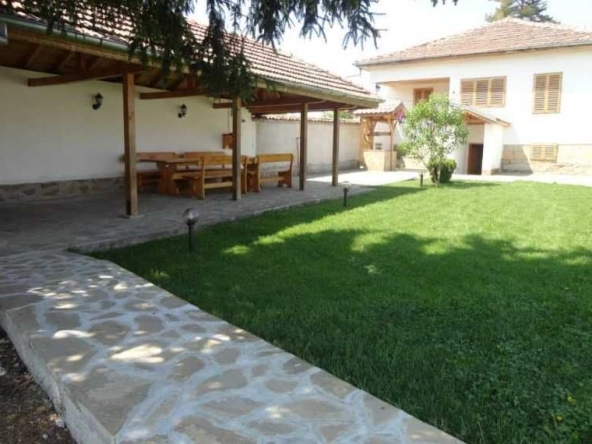 Къща в Велико Търново, Акация - 300 кв.м за 534 €/кв.м - Снимка #1