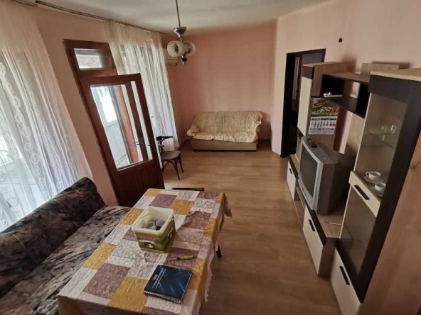 Дава се под наем Тристаен апартамент в Бургас, Възраждане - 70 кв.м за 153 € - Снимка #1