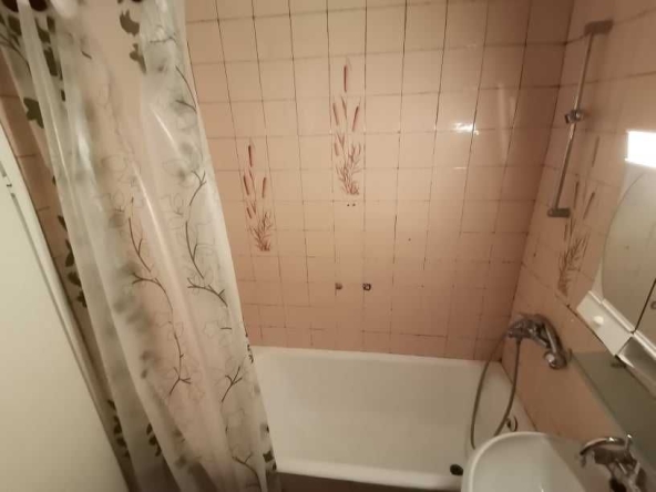 Дава се под наем Тристаен апартамент в Бургас, Възраждане - 100 кв.м за 204 € - Снимка #1