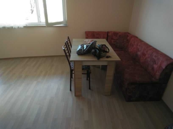 Дава се под наем Тристаен апартамент в Бургас, Славейков - 80 кв.м за 165.75 € - Снимка #1