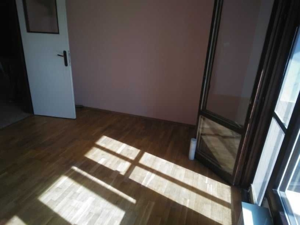 Дава се под наем Двустаен апартамент в Бургас, Славейков - 70 кв.м за 250 € - Снимка #1