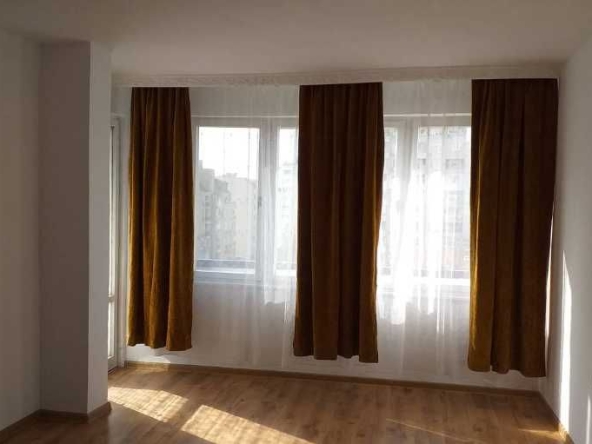 Дава се под наем Многостаен апартамент в Бургас, Славейков - 100 кв.м за 200 € - Снимка #1