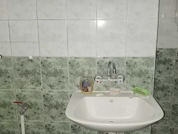 Дава се под наем Двустаен апартамент в Бургас, Меден рудник - зона А - 70 кв.м за 102 € - Снимка #1