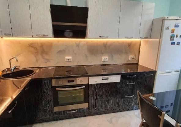 Дава се под наем Тристаен апартамент в София, Гео Милев - 90 кв.м за 700 € - Снимка #1