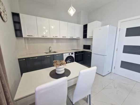 Дава се под наем Тристаен апартамент в Пловдив, Тракия - 80 кв.м за 548.25 € - Снимка #1