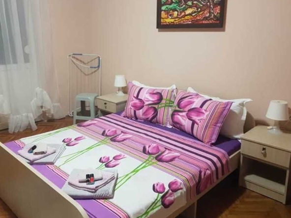 Дава се под наем Двустаен апартамент в Пловдив, Център - 65 кв.м за 255 € - Снимка #1
