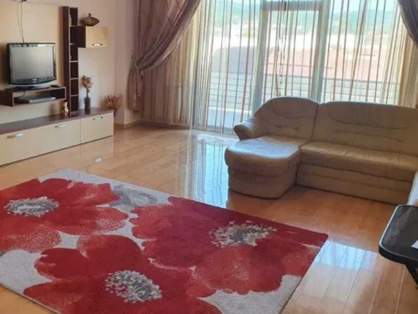 Дава се под наем Тристаен апартамент в Пловдив, Център - 80 кв.м за 224.4 € - Снимка #1